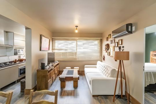 Sala de apartamento à venda com 1 quarto, 45m² em Santo Antônio, Porto Alegre