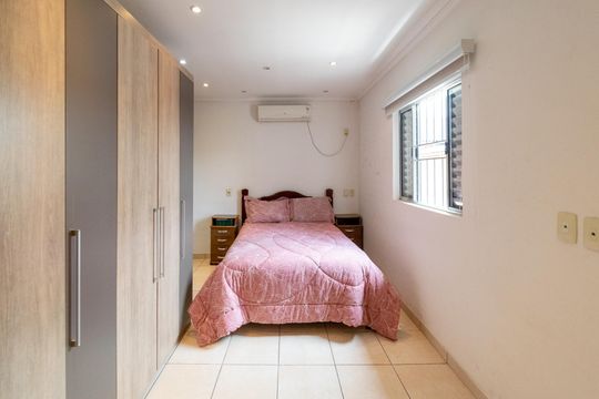 Suíte  de casa à venda com 2 quartos, 130m² em Jardim Oriental, São Paulo