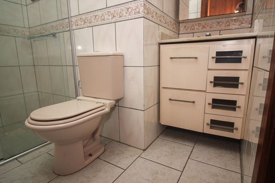 Banheiro Social de apartamento para alugar com 1 quarto, 52m² em Petrópolis, Porto Alegre