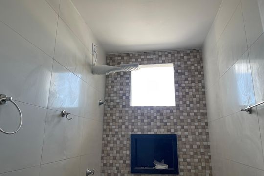 Banheiro de apartamento para alugar com 2 quartos, 135m² em Vila Santa Cruz, Duque de Caxias
