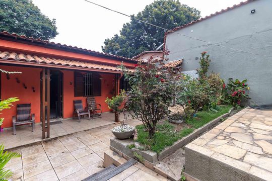 Hall de entrada de casa à venda com 3 quartos, 360m² em Universitário, Belo Horizonte