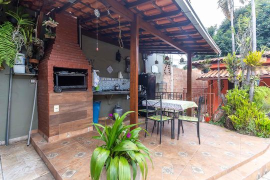 Área gourmet de casa à venda com 3 quartos, 360m² em Universitário, Belo Horizonte