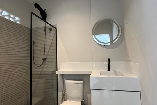 Banheiro de kitnet/studio à venda com 1 quarto, 32m² em Jardim Paulista, São Paulo