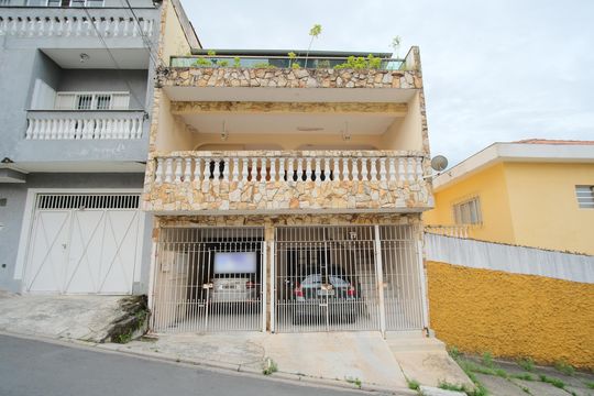 Fachada de casa à venda com 3 quartos, 221m² em Vila Centenario, São Paulo