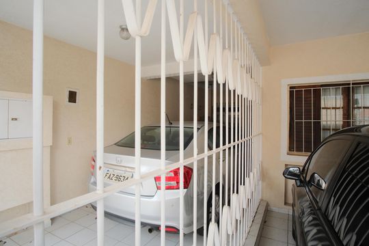 Garagem de casa à venda com 3 quartos, 221m² em Vila Centenario, São Paulo
