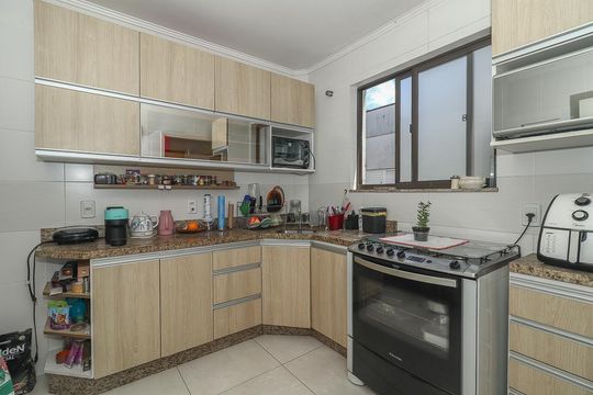 Cozinha de apartamento à venda com 2 quartos, 75m² em Petrópolis, Porto Alegre