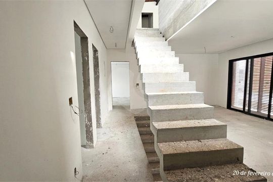 Casa à venda com 4 quartos, 422m² em Jardim Cordeiro, São Paulo