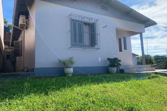 Quintal de casa à venda com 3 quartos, 90m² em Rincão, Novo Hamburgo