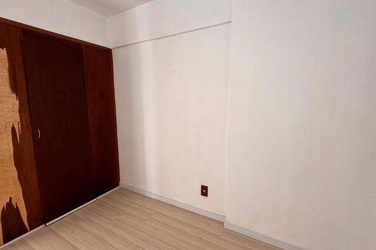 Quarto de apartamento à venda com 1 quarto, 75m² em Vila Paulista, São Paulo