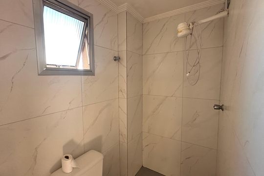 Banheiro social de apartamento à venda com 1 quarto, 75m² em Vila Paulista, São Paulo