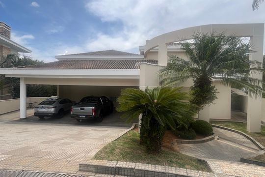 Fachada de casa de condomínio à venda com 4 quartos, 980m² em Sítios de Recreio Gramado, Campinas