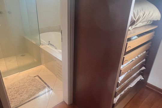 Closet da Suíte de casa de condomínio à venda com 4 quartos, 980m² em Sítios de Recreio Gramado, Campinas