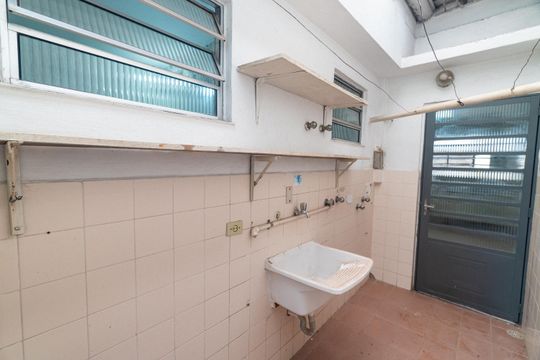 Área de Serviço de casa à venda com 2 quartos, 161m² em Vila Fachini, São Paulo