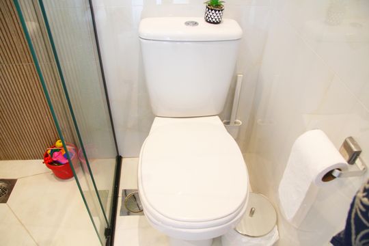 Banheiro da Suíte de apartamento à venda com 2 quartos, 69m² em Vila Augusta, Guarulhos