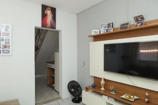 Sala de casa à venda com 3 quartos, 200m² em Conjunto Habitacional A. E. Carvalho, São Paulo