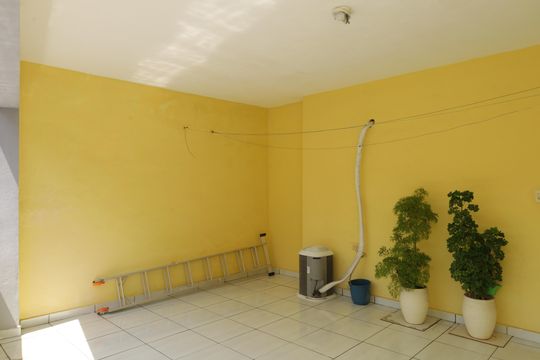 Varanda 2 de casa à venda com 3 quartos, 200m² em Conjunto Habitacional A. E. Carvalho, São Paulo