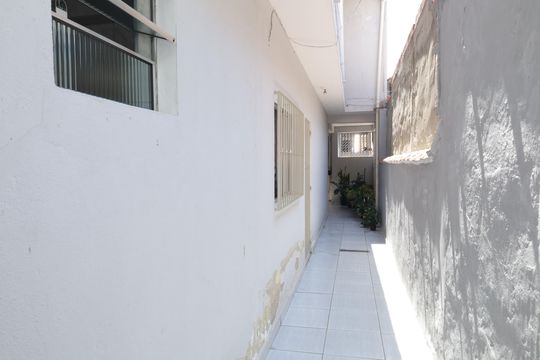 Corredor de casa à venda com 3 quartos, 200m² em Conjunto Habitacional A. E. Carvalho, São Paulo