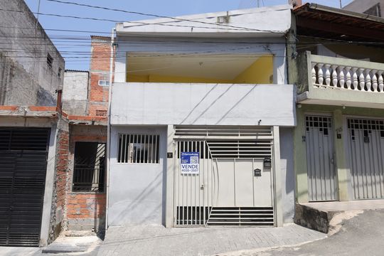 Fachada do imóvel de casa à venda com 3 quartos, 200m² em Conjunto Habitacional A. E. Carvalho, São Paulo