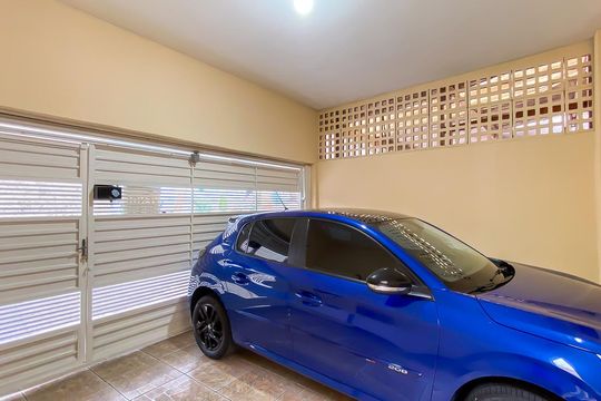 Garagem de casa à venda com 4 quartos, 250m² em Jardim Fernandes, São Paulo