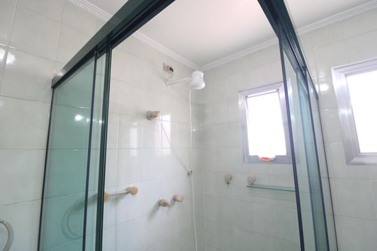 Banheiro comum de casa à venda com 6 quartos, 550m² em Planalto Paulista, São Paulo