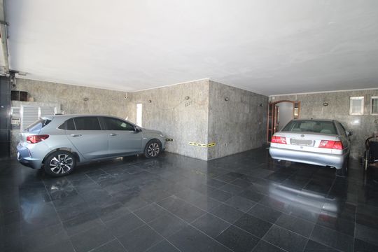 Garagem de casa à venda com 6 quartos, 550m² em Planalto Paulista, São Paulo