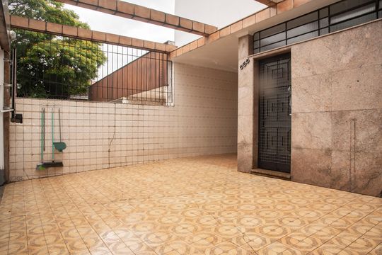 Garagem de casa à venda com 3 quartos, 200m² em Planalto Paulista, São Paulo