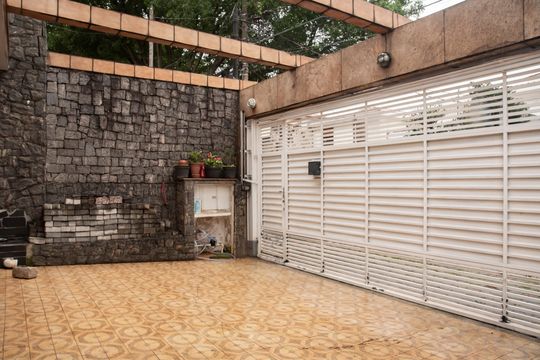 Garagem de casa à venda com 3 quartos, 200m² em Planalto Paulista, São Paulo