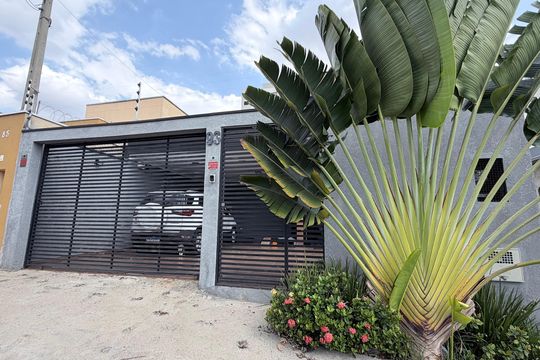 Fachada de casa à venda com 3 quartos, 118m² em Jardim Ipaussurama, Campinas