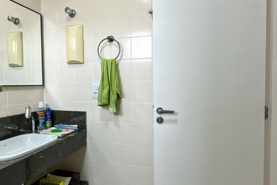 Banheiro de apartamento à venda com 2 quartos, 54m² em Vila Palmeiras, São Paulo
