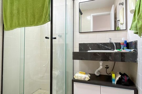 Banheiro de apartamento à venda com 2 quartos, 54m² em Vila Palmeiras, São Paulo