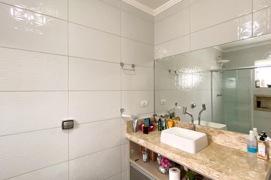 Banheiro da Suíte de casa para alugar com 4 quartos, 434m² em Parque Boturussu, São Paulo