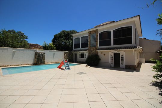 Fachada de casa à venda com 5 quartos, 368m² em Anil, Rio de Janeiro