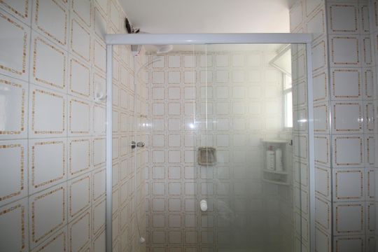 Banheiro Social de apartamento à venda com 2 quartos, 67m² em Vila Andrade, São Paulo
