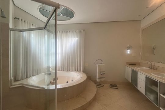 Banheiro da Suíte 4 de casa de condomínio à venda com 5 quartos, 980m² em Sítios de Recreio Gramado, Campinas