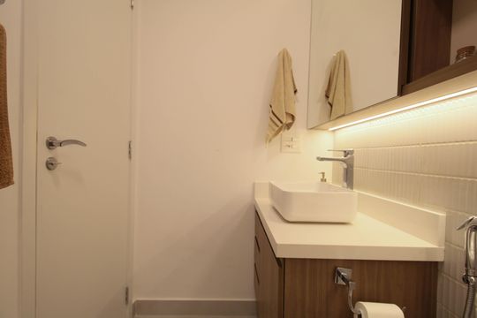 Banheiro da Suíte 1 de apartamento à venda com 2 quartos, 65m² em Vila Andrade, São Paulo