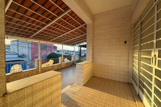 Área Externa de casa à venda com 3 quartos, 210m² em Santo André, Belo Horizonte