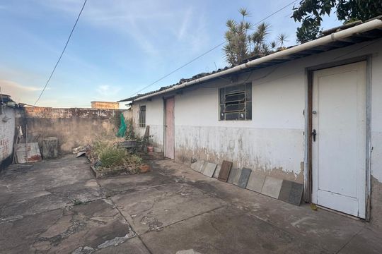 Área Externa de casa à venda com 3 quartos, 210m² em Santo André, Belo Horizonte
