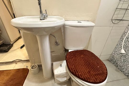 Banheiro de kitnet/studio para alugar com 1 quarto, 20m² em Santo Amaro, São Paulo