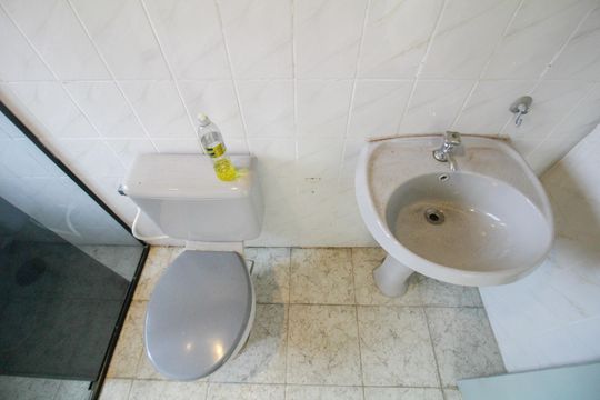 Banheiro de casa para alugar com 1 quarto, 30m² em Vila Libanesa, São Paulo