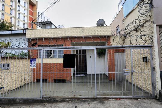 Fachada de casa à venda com 3 quartos, 248m² em Floresta, Belo Horizonte