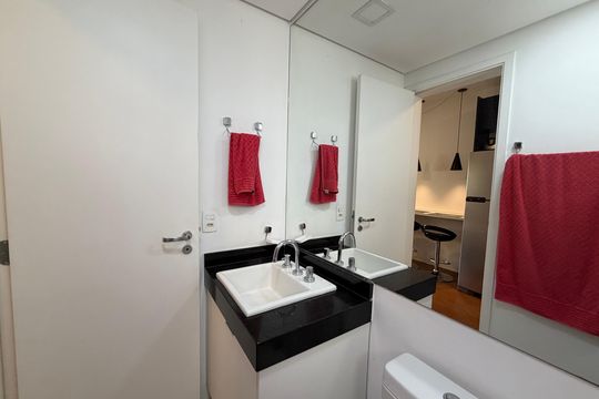 Banheiro  de kitnet/studio para alugar com 1 quarto, 44m² em Vila Cordeiro, São Paulo