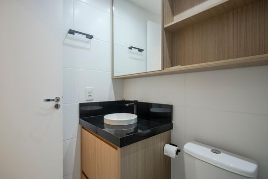Banheiro de kitnet/studio para alugar com 1 quarto, 26m² em Santo Amaro, São Paulo