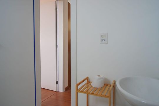 Banheiro de apartamento à venda com 2 quartos, 40m² em Rubem Berta, Porto Alegre