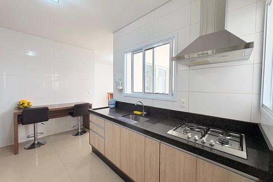 Cozinha de casa de condomínio à venda com 3 quartos, 160m² em Jardim Carolina, Jundiaí