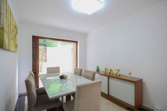 Casa de Condomínio à venda com 3 quartos, 220m² em Vila Tramontano, São Paulo