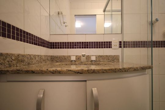 Casa de Condomínio à venda com 3 quartos, 220m² em Vila Tramontano, São Paulo