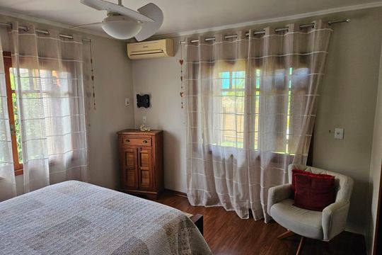 Suíte de casa à venda com 4 quartos, 224m² em Partenon, Porto Alegre
