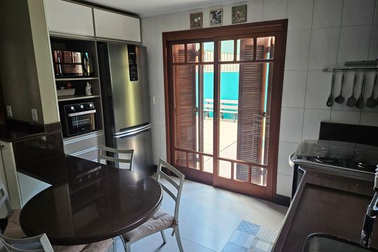 Cozinha  de casa à venda com 4 quartos, 224m² em Partenon, Porto Alegre
