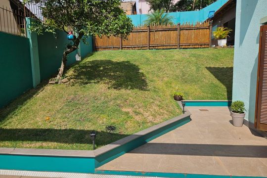 Quintal de casa à venda com 4 quartos, 224m² em Partenon, Porto Alegre