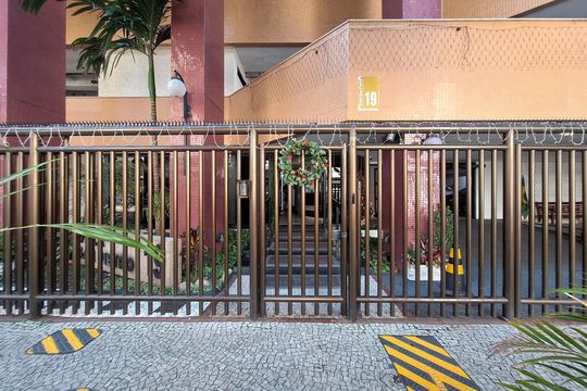 Fachada de apartamento para alugar com 2 quartos, 68m² em Icaraí, Niterói